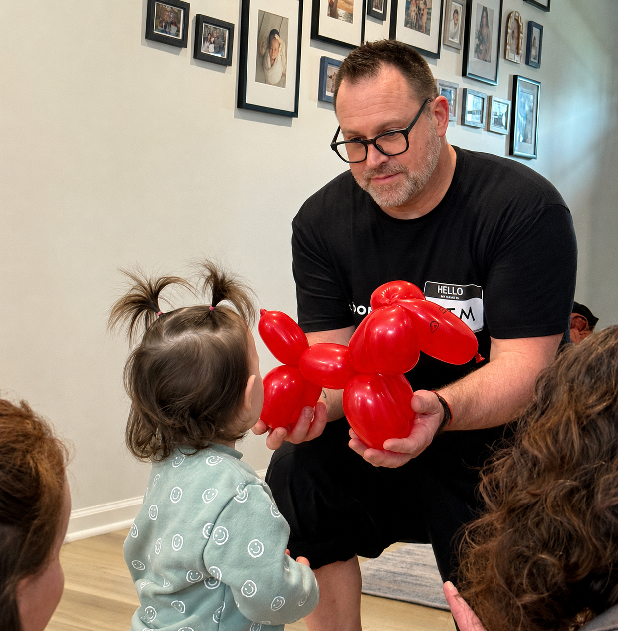 Balloon Guy Jim making balloon animals